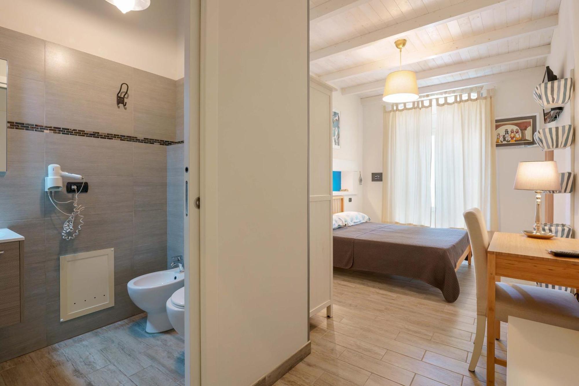 Double Room with Private Bathroom,1644532857:JPEG